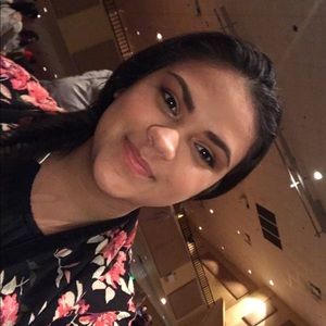 Meet your Posher, Raquel